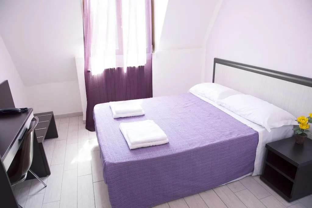 Room, Poma, Milan