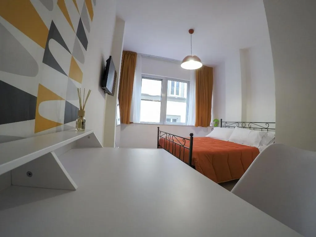 Room, 1970 Rooms, Naples