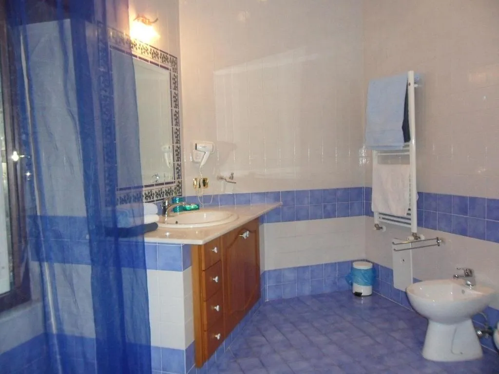 Room, Del Corso, Naples