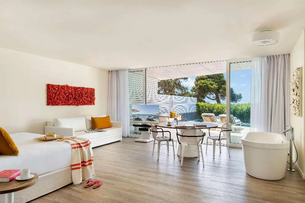 JUNIOR SUITE SEA VIEW WITH PRIVATE POOL Room, ME Ibiza, Ibiza