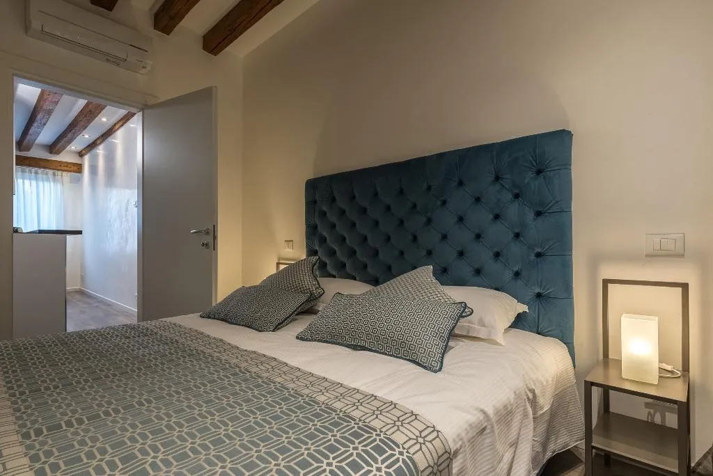 DOUBLE DELUXE Room, La Loggia Della Luna, Venice