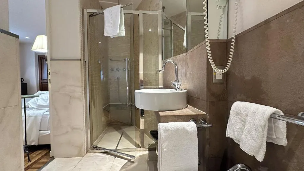 JUNIOR SUITE CANAL VIEW Room, Ca' Nigra Lagoon Resort, Venice