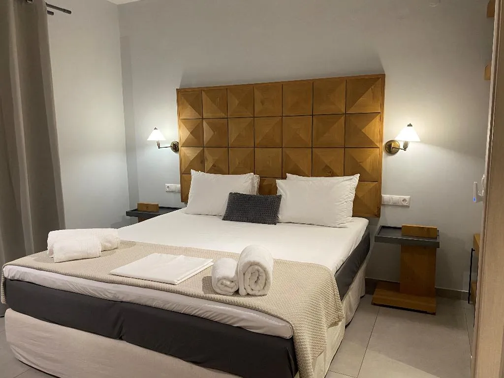 STUDIO DELUXE ONE BED Room, Villa Xanthippi, Skiathos