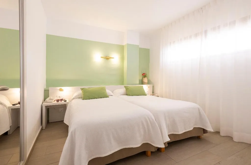 APARTMENT WITH BALCONY Room, FLOR Los Almendros Apartamentos, Majorca