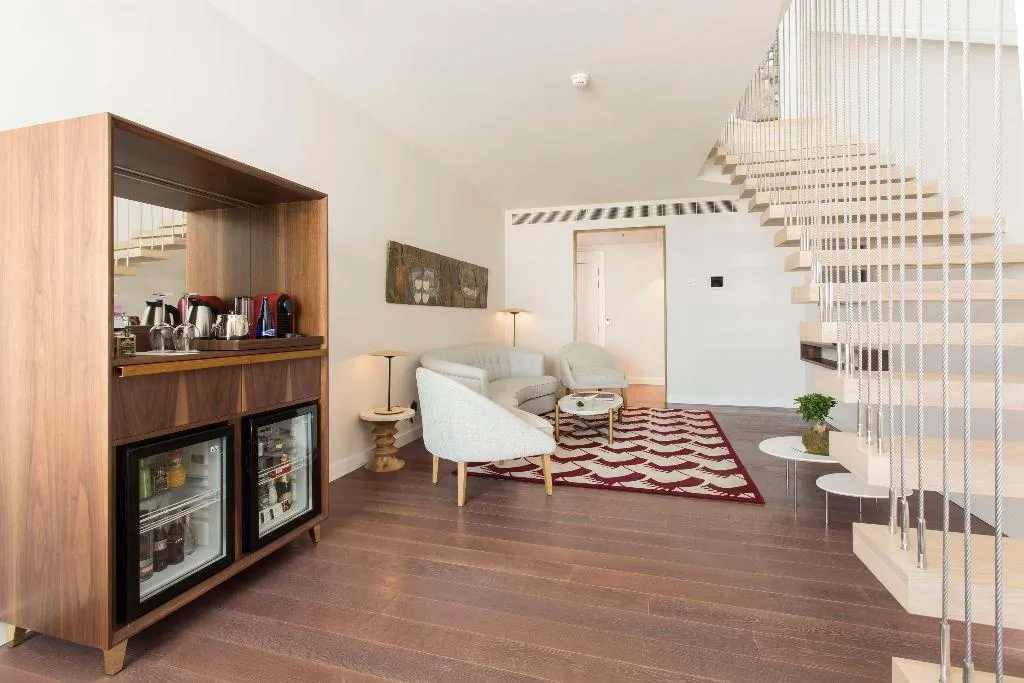 JUNIOR SUITE ONE BEDROOM WITH TERRACE Room, NH Collection Madrid Eurobuilding, Madrid