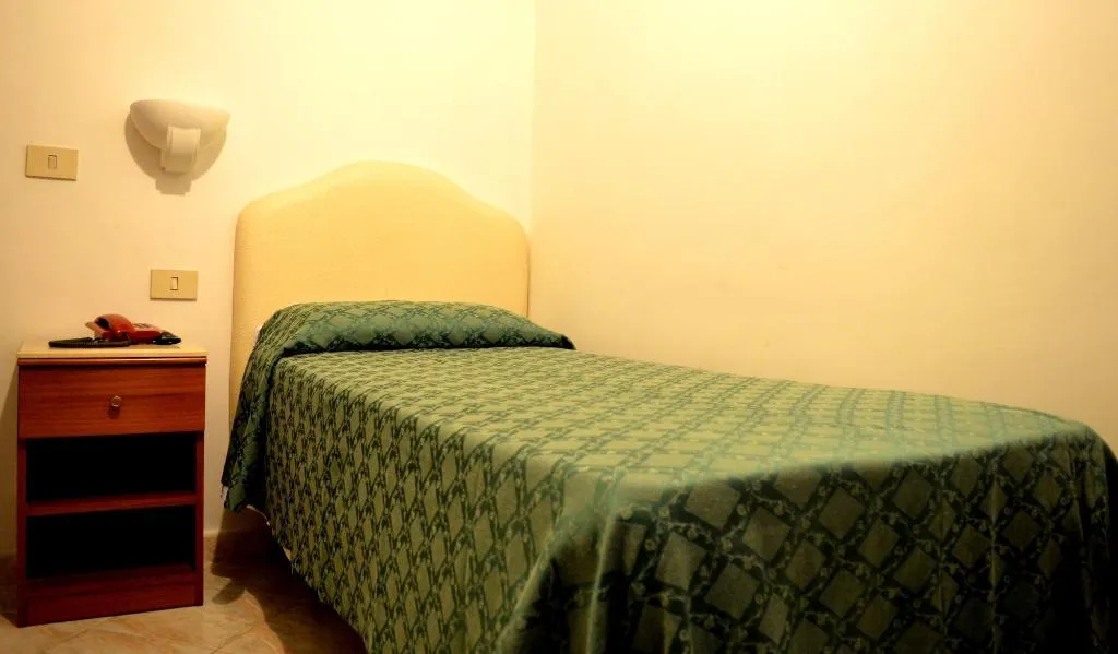 Room, Malaga, Rome