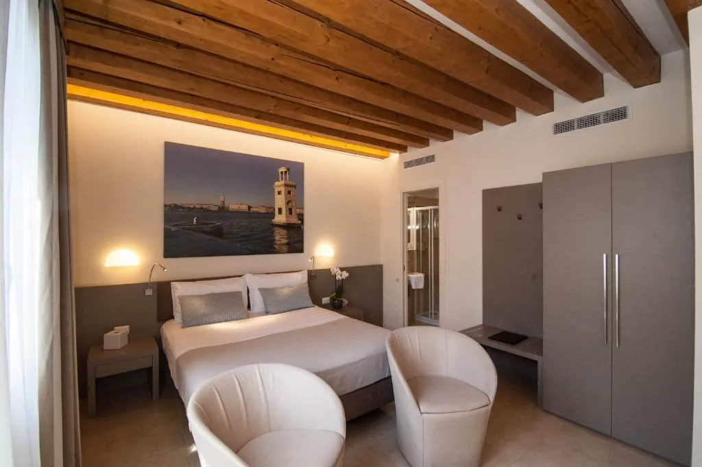 DOUBLE CANAL VIEW Room, Leone, Venice