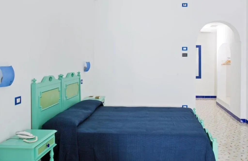 Room, Le Terrazze, Naples