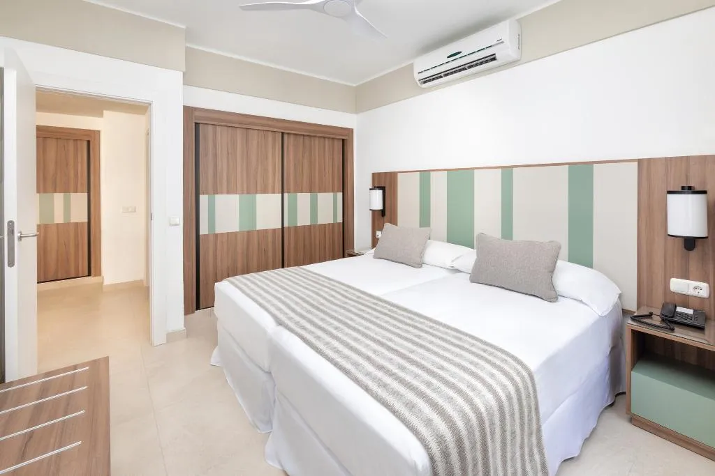 FAMILY ROOM ONE BEDROOM Room, Hotel Riu Paraiso Lanzarote - All Inclusive, Lanzarote