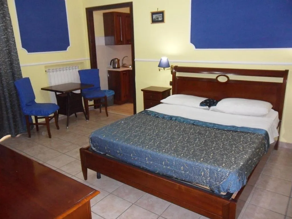 Room, Del Corso, Naples