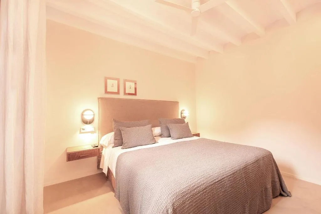 Room, D'Es Puig, Majorca