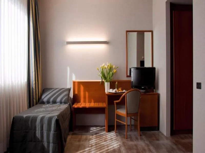 SINGLE STANDARD Room, Zone, Rome