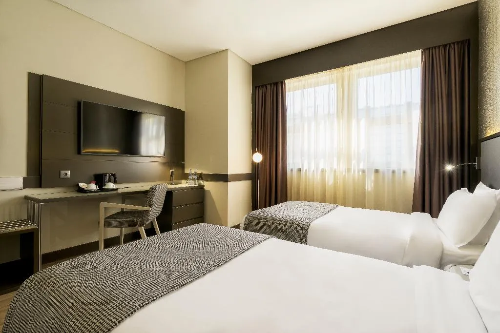 Double or Twin COMFORT Room, HF Fenix Lisboa, Lisbon
