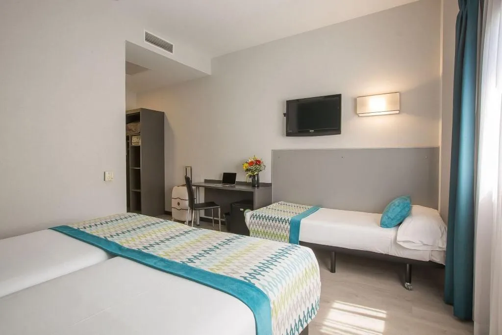 TRIPLE STANDARD Room, Hotel Venture Sant Cugat, Barcelona