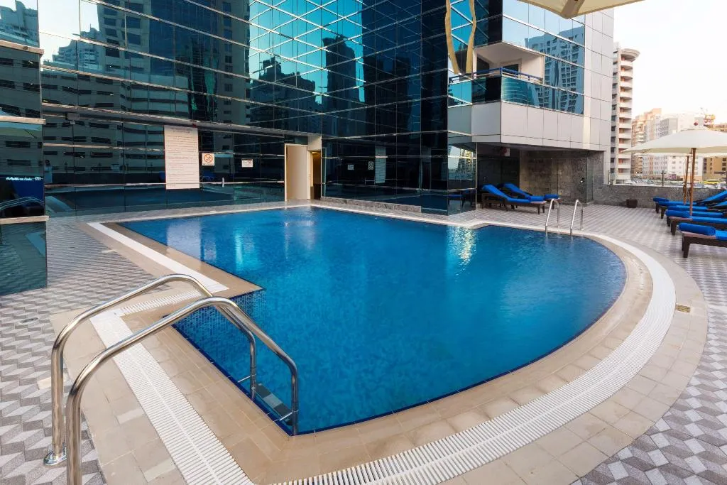 Pool, Golden Tulip Media Hotel, Dubai