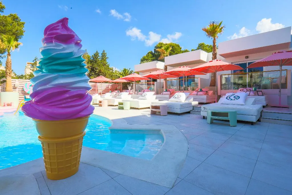 CHALET CAPACITY 3 Room, Wi-Ki-Woo, Ibiza