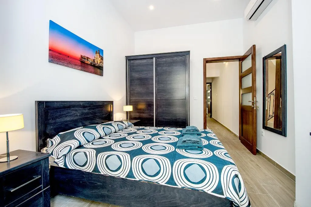 DOUBLE SUPERIOR WITH BALCONY Room, 11Seabreeze House, Malta