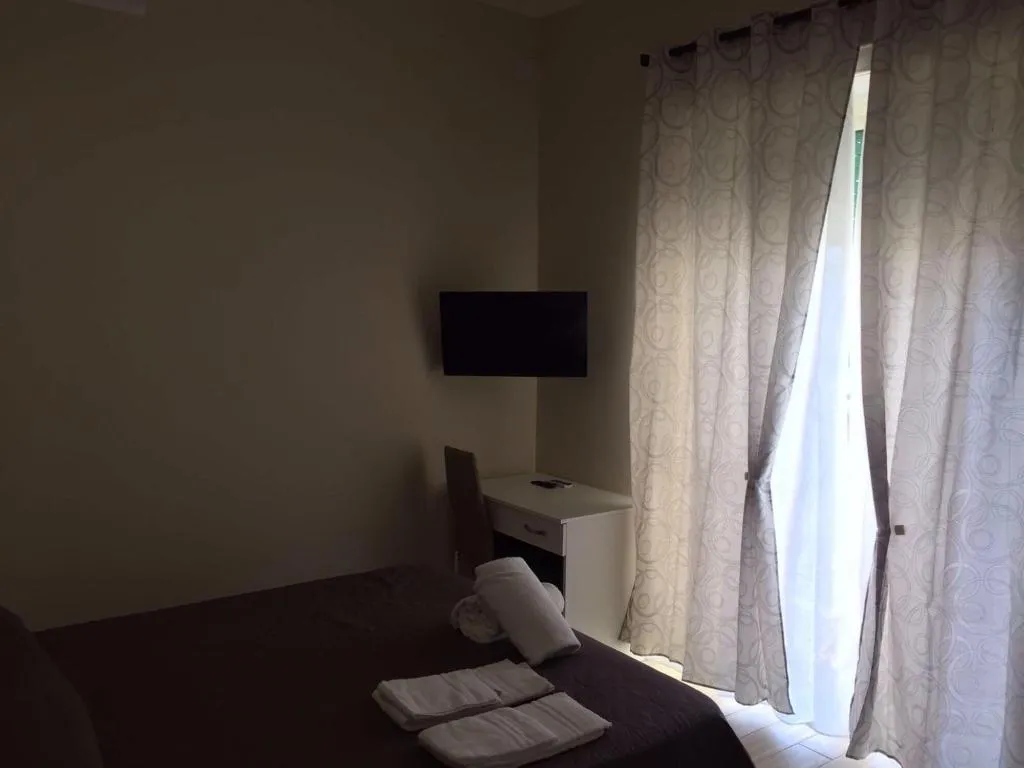 Room, B B Metropolitan, Naples