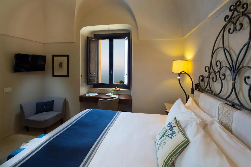 Room, Monastero Santa Rosa Hotel & Spa, Naples