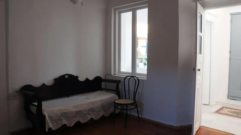 Room, Marcos Rooms, Santorini