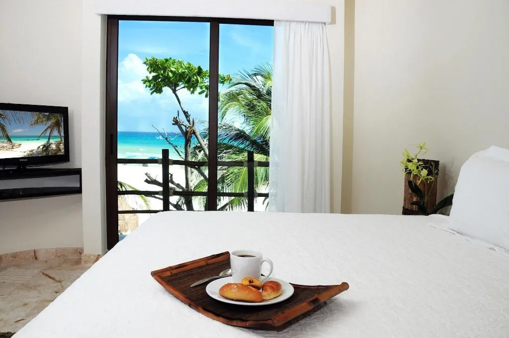 Room PREMIUM OCEAN VIEW Room, El Taj Ocean Front and Beachside Condo Hotel, Playa Del Carmen