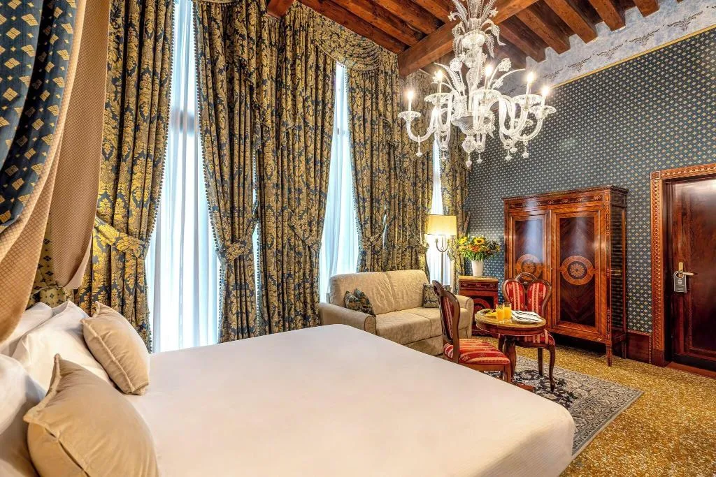 JUNIOR SUITE CANAL VIEW Room, Al Ponte Dei Sospiri Junior Suites, Venice
