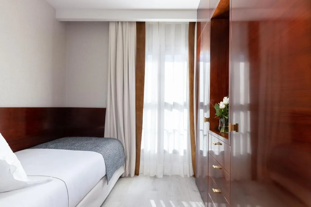 APARTMENT TWO BEDROOMS Room, Suites Center Barcelona, Barcelona