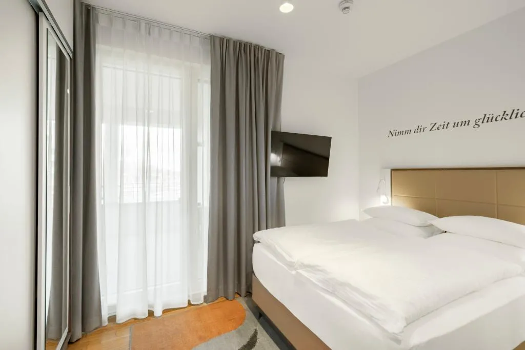DOUBLE BASIC Room, High Park am Potsdamer Platz, Berlin