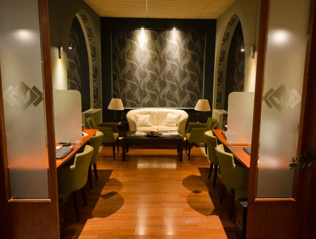 Lobby, Lydia, Rhodes