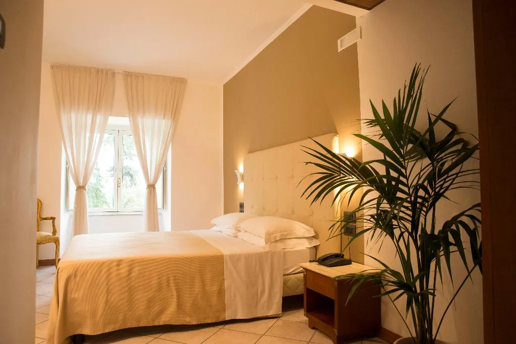 Double or Twin basement Room, Grand Hotel Telese, Naples