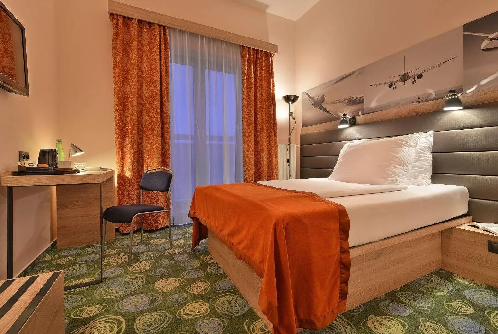 SINGLE BUSINESS Room, Ramada Airport Prague, Prague