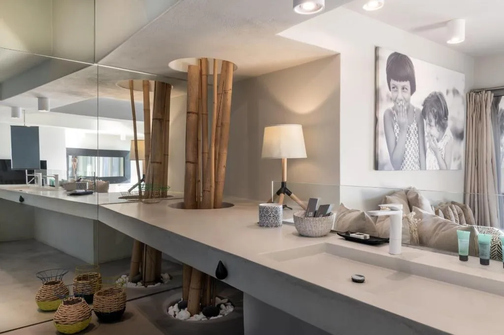 Room, West East Suites, Santorini