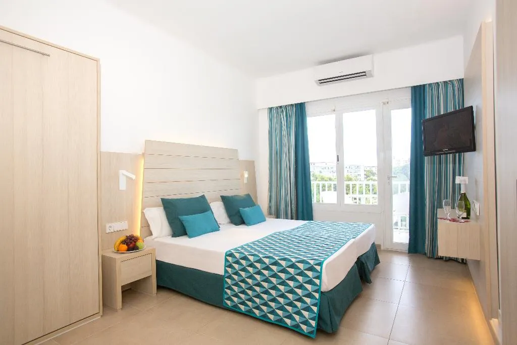 Double or Twin CAPACITY 3 Room, Hotel Luxor, Majorca