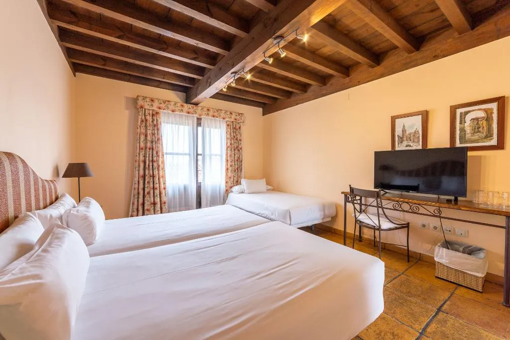 Room, Hotel Cigarral De Caravantes, Madrid