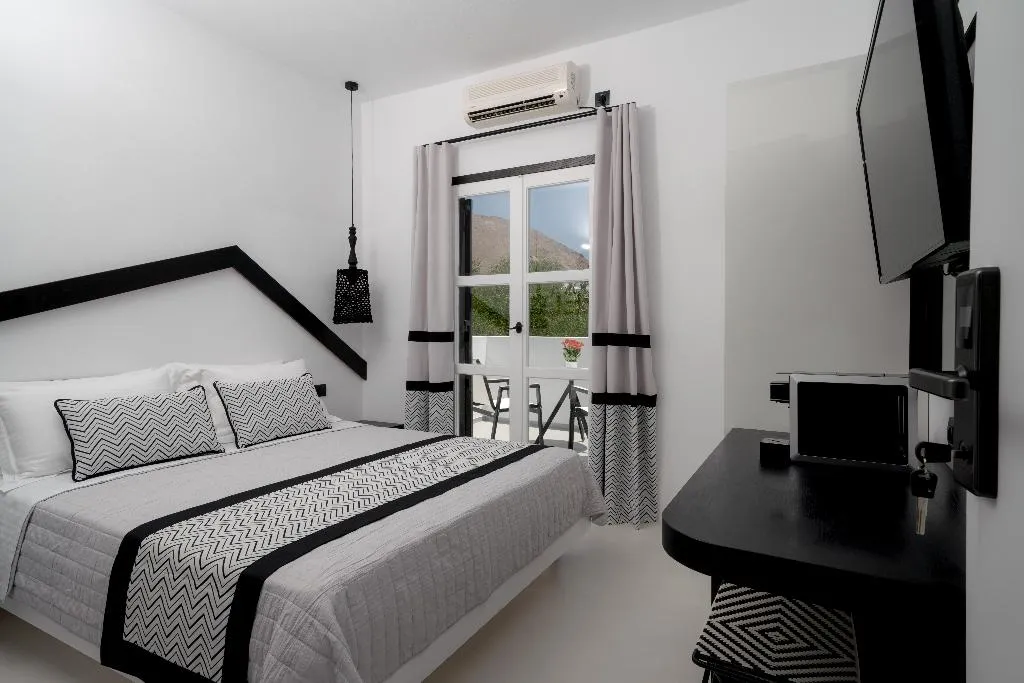 DOUBLE COMFORT Room, Divelia, Santorini
