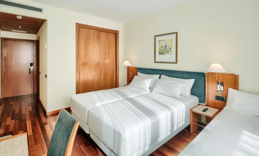 TRIPLE STANDARD Room, Sercotel Cornella Barcelona, Barcelona
