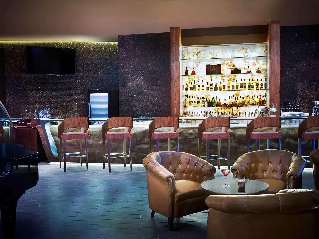 Bar, Sofitel Dubai The Palm, Dubai