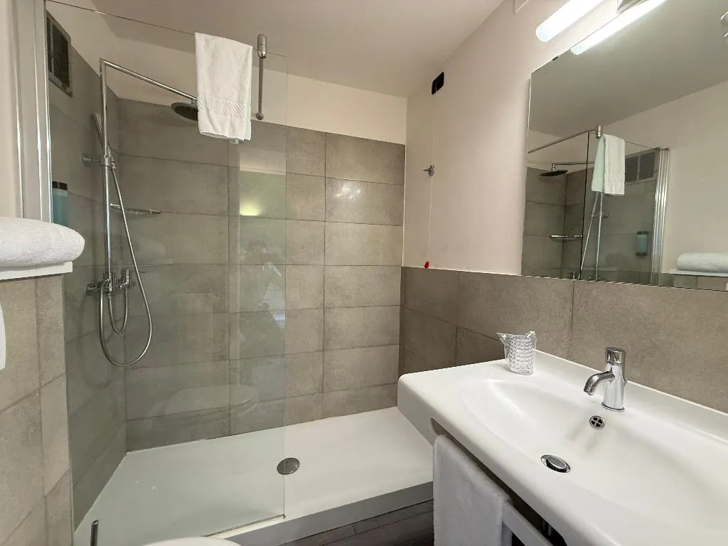 SINGLE SUPERIOR Room, Hotel Europa, Milan