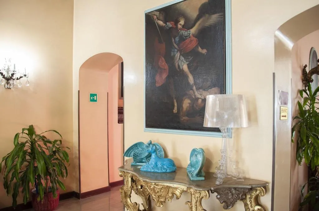 Lobby, San Guido, Milan