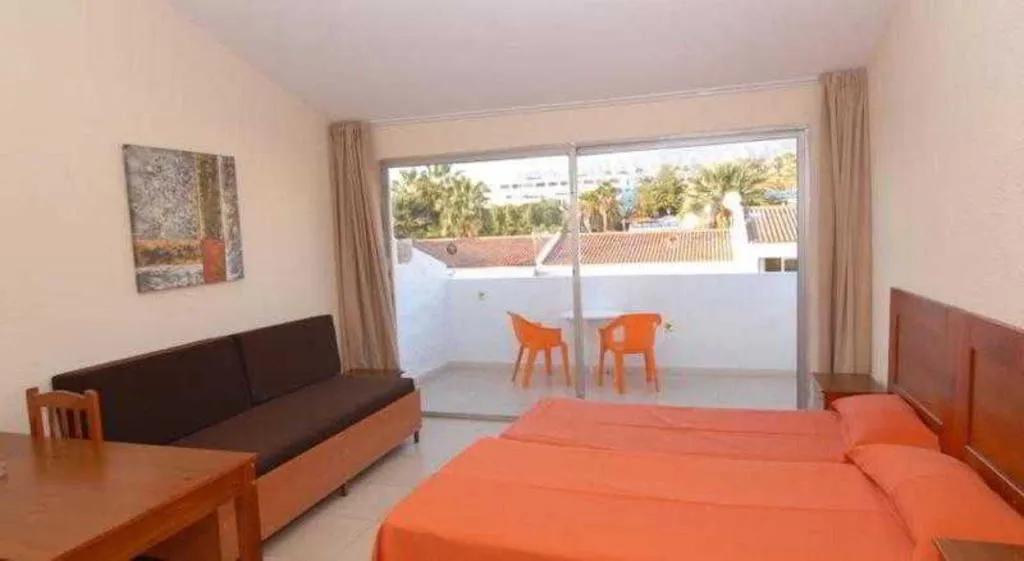 Room, Paradero II, Tenerife