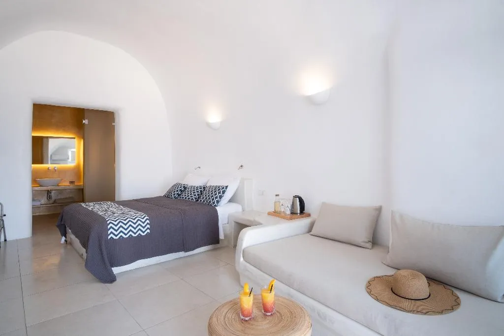 SUITE SUPERIOR WITH VIEWS Room, On The Cliff, Santorini