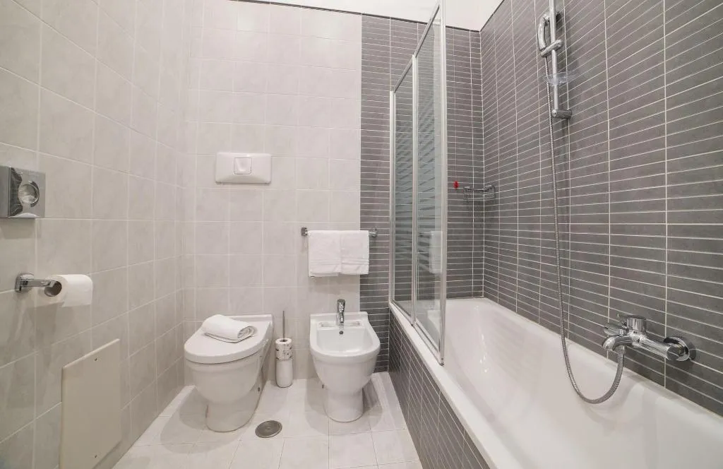 Room, Bed & Breakfast Chiaia 32, Naples