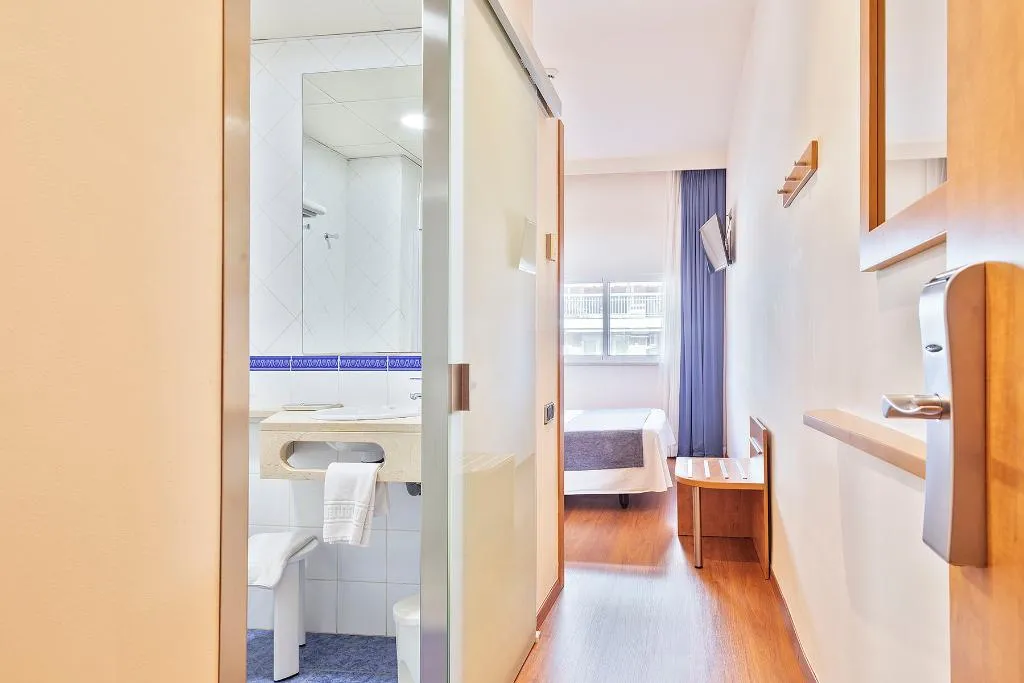DOUBLE SINGLE USE STANDARD Room, Acta Antibes, Barcelona