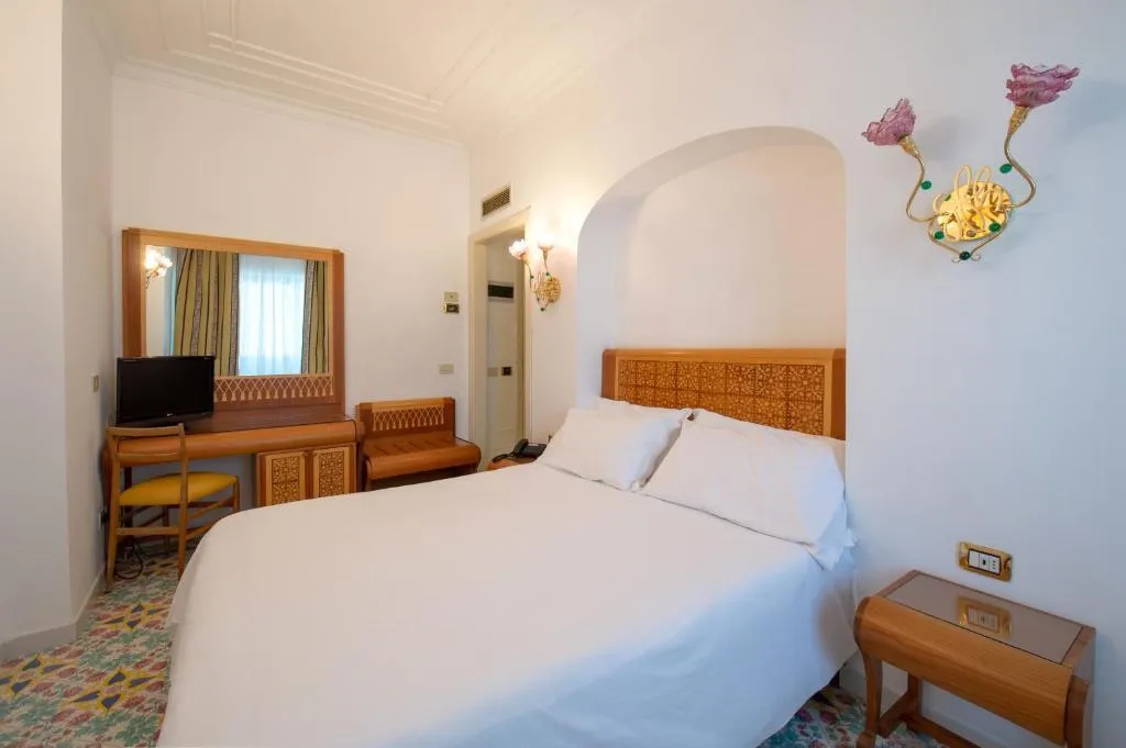 Double or Twin ECONOMY Room, Grand Hotel Flora, Naples