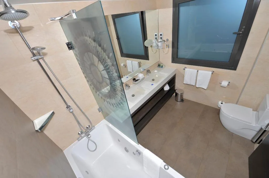 DOUBLE EXECUTIVE QUEEN BED Room, Hotel Indigo Barcelona Plaza Catalunya, Barcelona