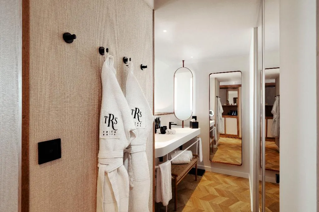 JUNIOR SUITE WITH JACUZZI Room, TRS Ibiza Hotel, Ibiza