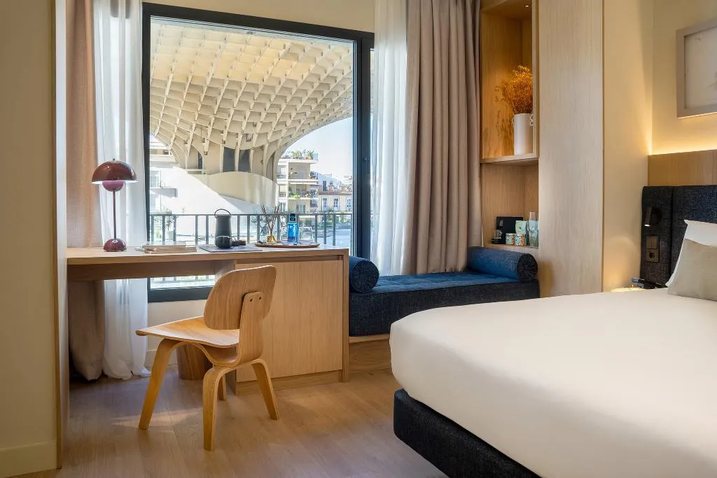 DOUBLE DELUXE WITH BALCONY Room, Ocean Drive Sevilla, Seville