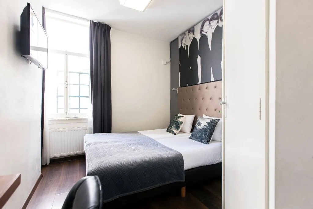 TWIN STANDARD Room, Quentin Golden Bear Hotel, Amsterdam