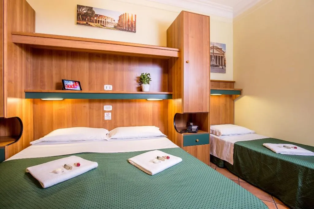 Room, Trastevere, Rome