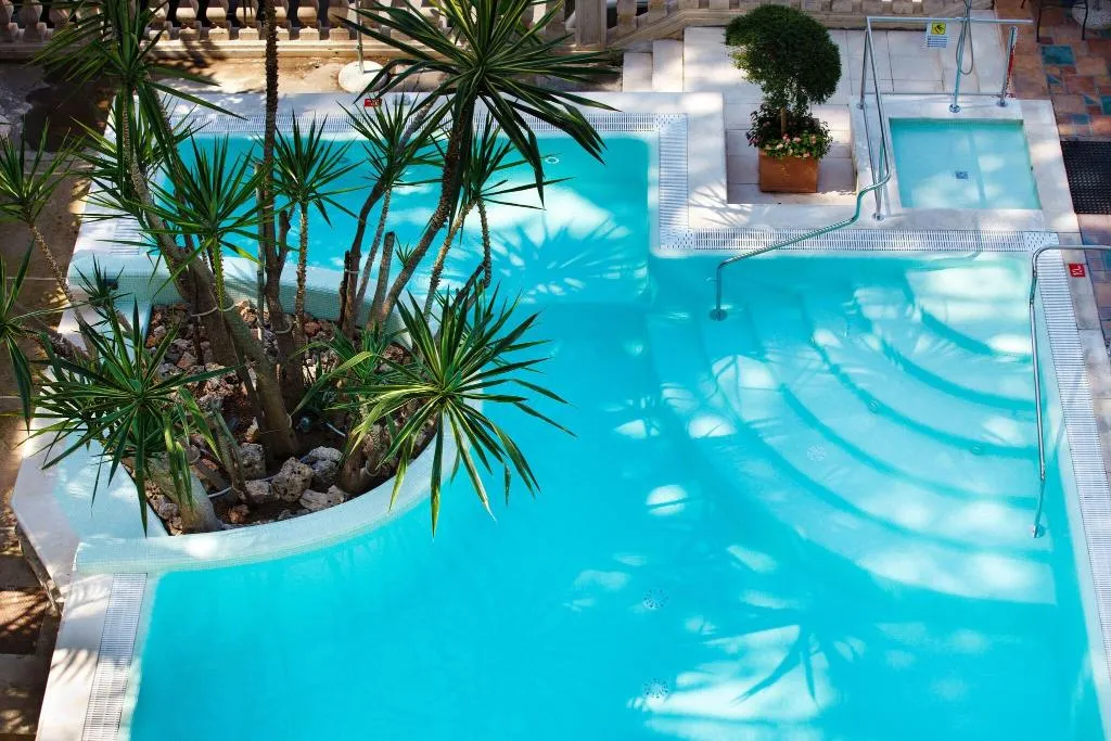 Pool, Zi' Teresa, Naples